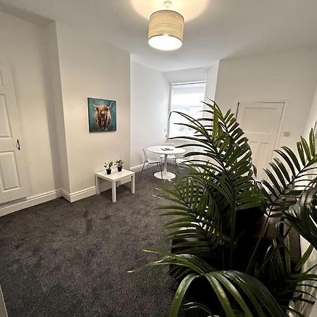 Bright Home From Home Stoke-on-Trent Экстерьер фото